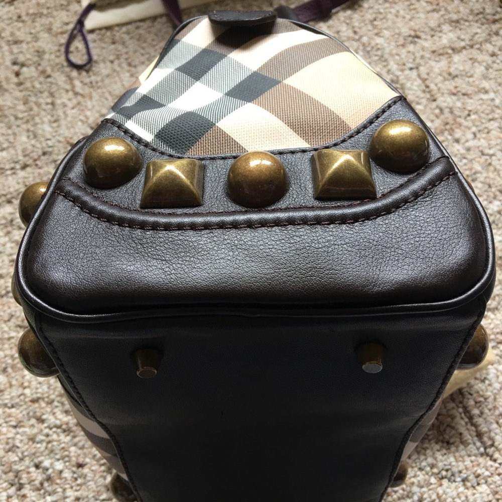Authentic Burberry Novacheck - Picture 3 of 7